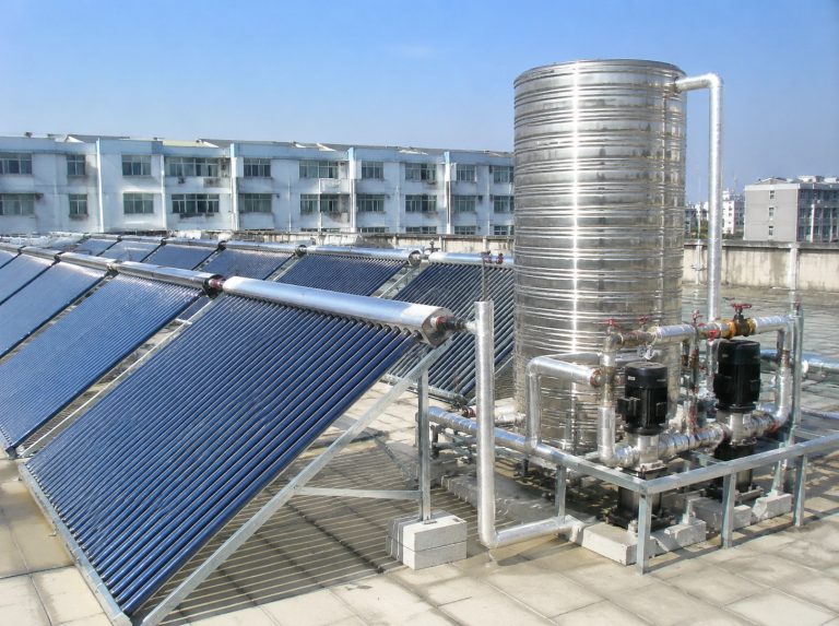 鹤壁经济技术开发区商用大容量真空管太阳能热水系统